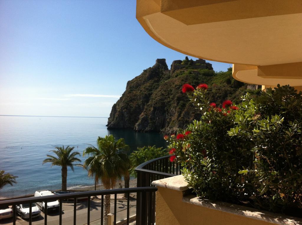 Elihotel SantʼAlessio Siculo الغرفة الصورة