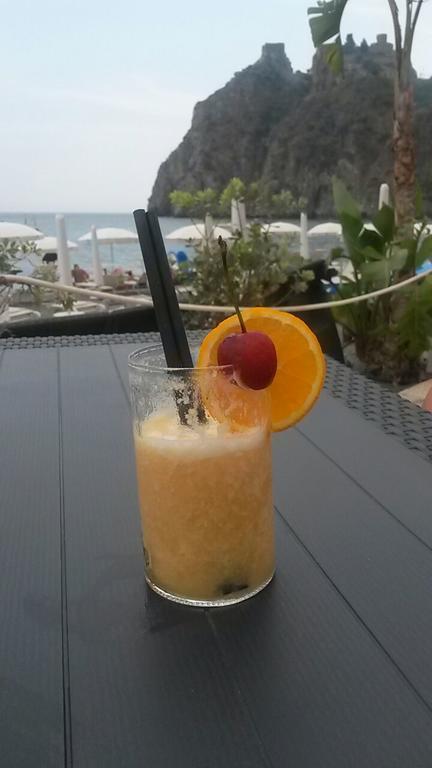 Elihotel SantʼAlessio Siculo المظهر الخارجي الصورة