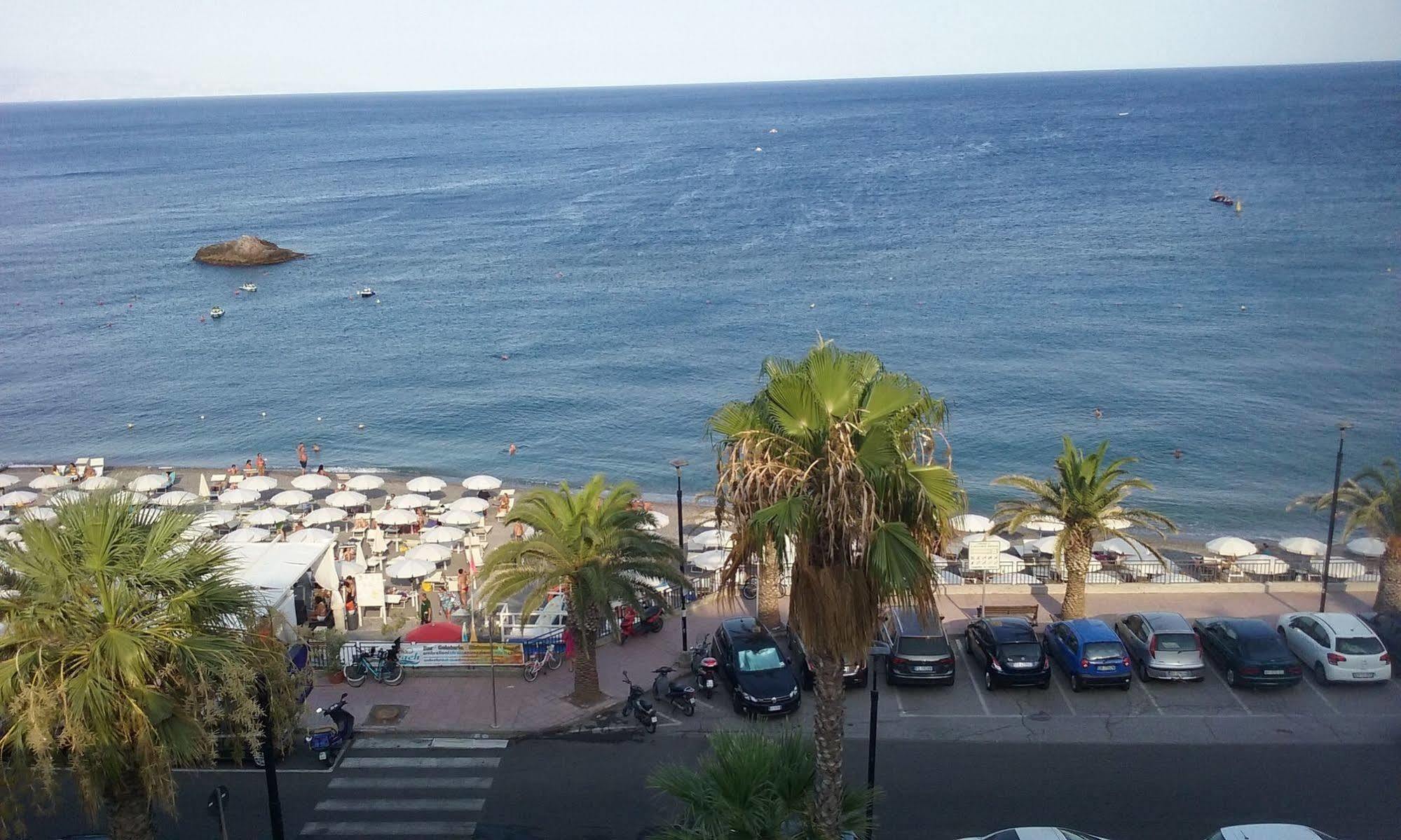 Elihotel SantʼAlessio Siculo المظهر الخارجي الصورة