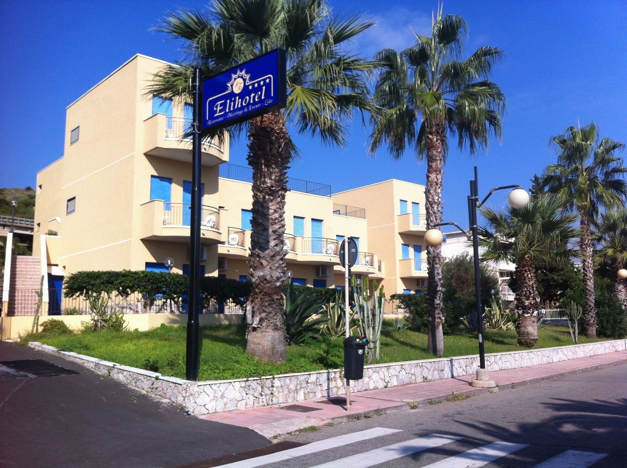 Elihotel SantʼAlessio Siculo المظهر الخارجي الصورة